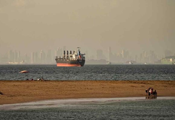War and climate change drive surge in cost of shipping through global chokepoints
